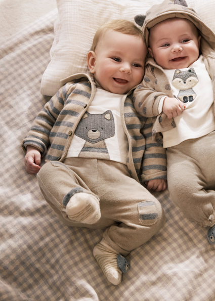 Completo 3 pezzi MAYORAL invernale con giacchina grigia e ecrù, t-shirt volpina e pantalone - immagine 2