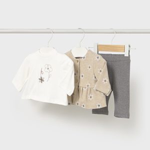 Completo  3 pezzi MAYORAL invernale con giacchina beige a fiori, maglietta e pantalone grigio