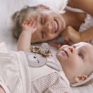 Completo MAYORAL in cotone con abitino bianco e cioccolato + fascetta in abbinamento