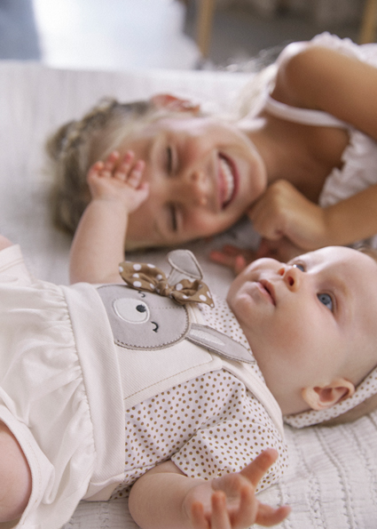 Completo MAYORAL in cotone con abitino bianco e cioccolato + fascetta in abbinamento
