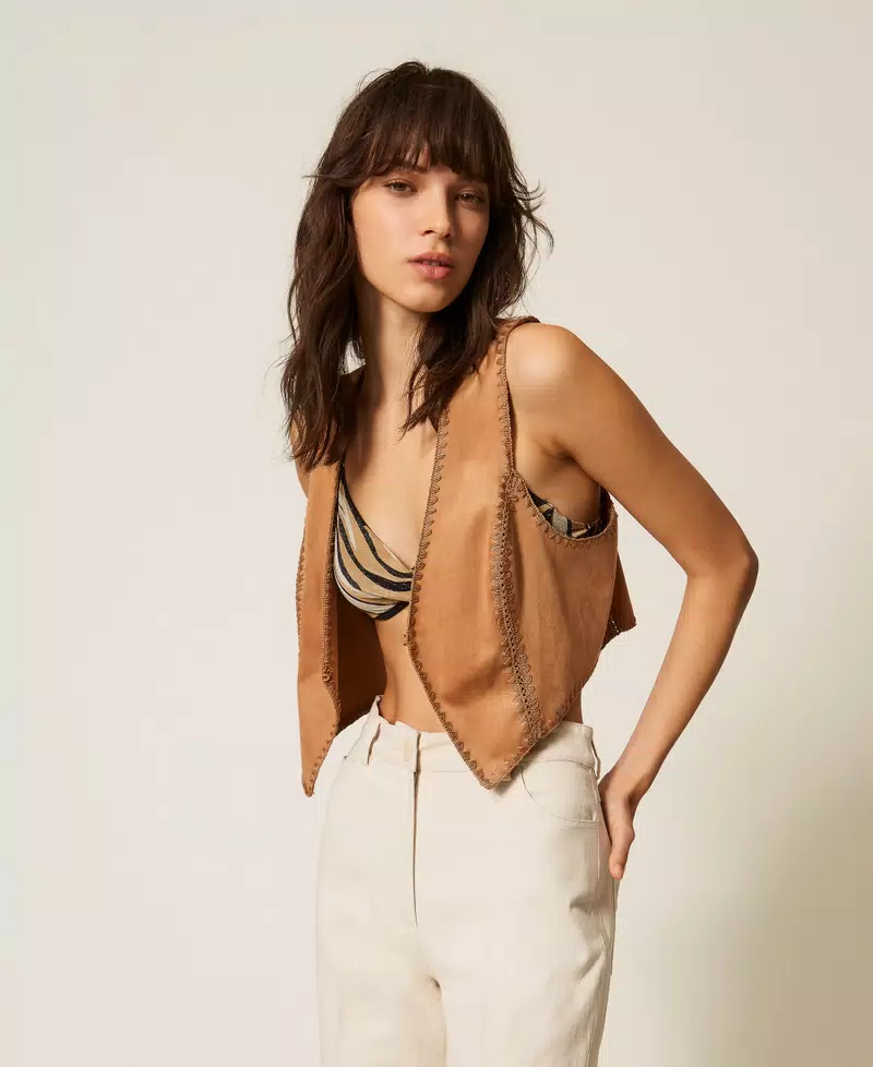 Gilet scamosciato con ricamo Twinset - immagine 4