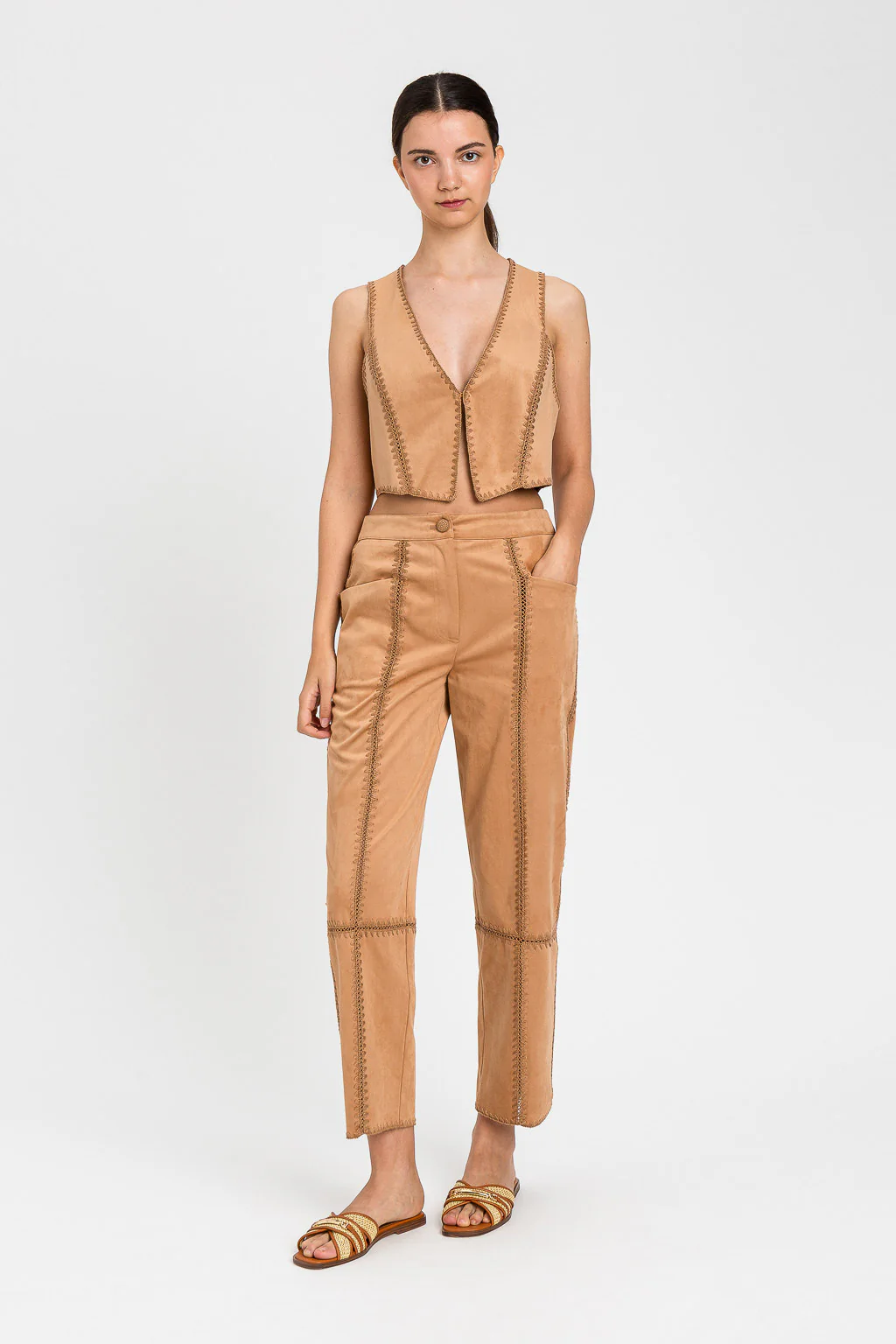 Gilet scamosciato con ricamo Twinset - immagine 8