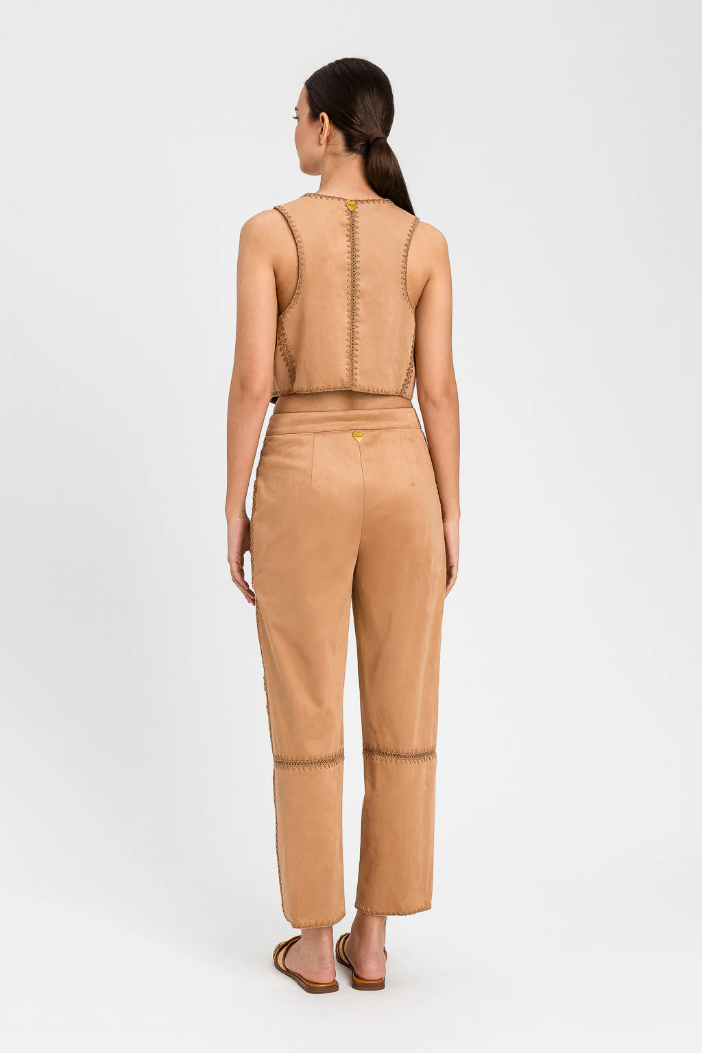 Gilet scamosciato con ricamo Twinset - immagine 9