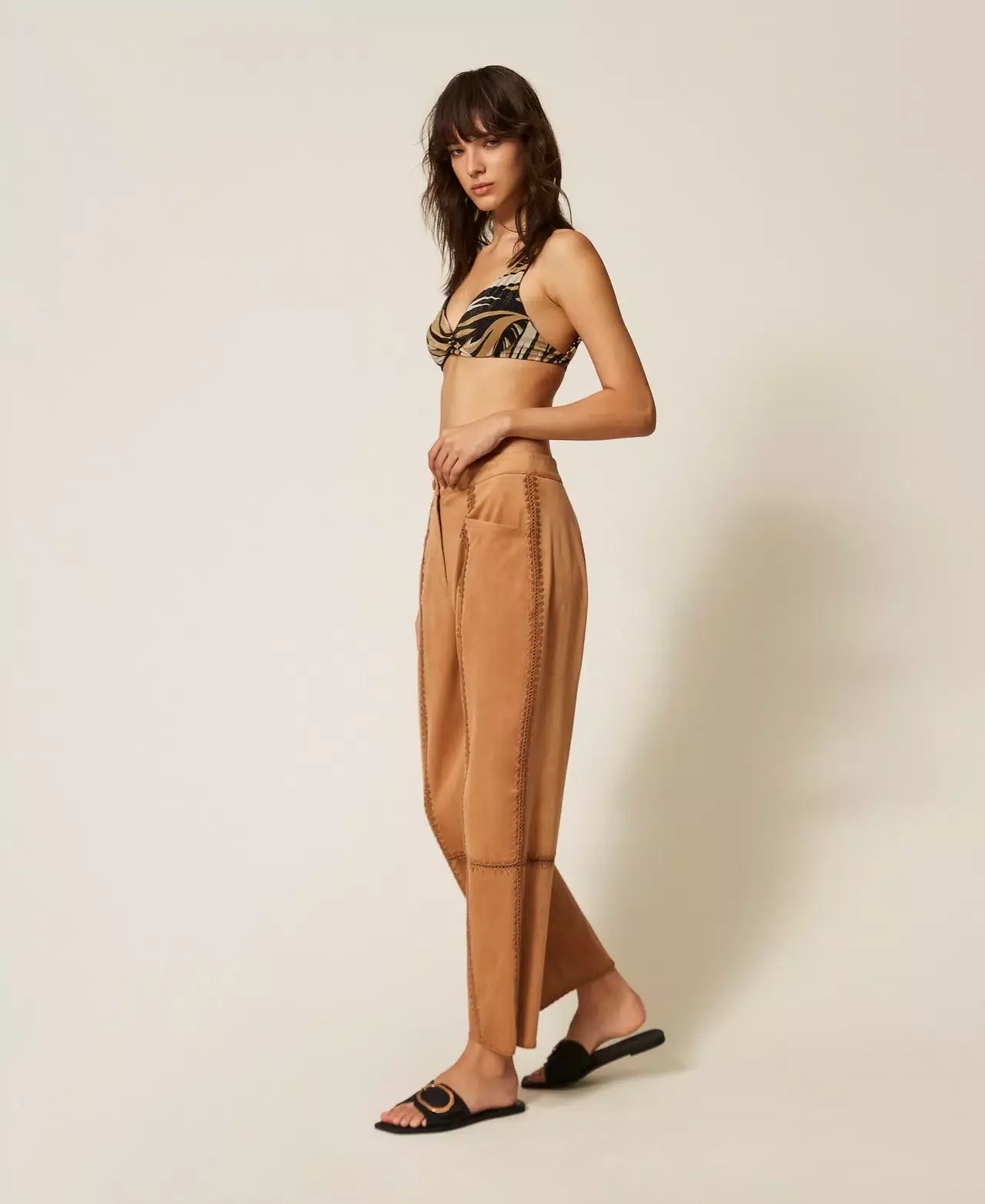 Pantaloni scamosciati con ricamo TWINSET - immagine 4