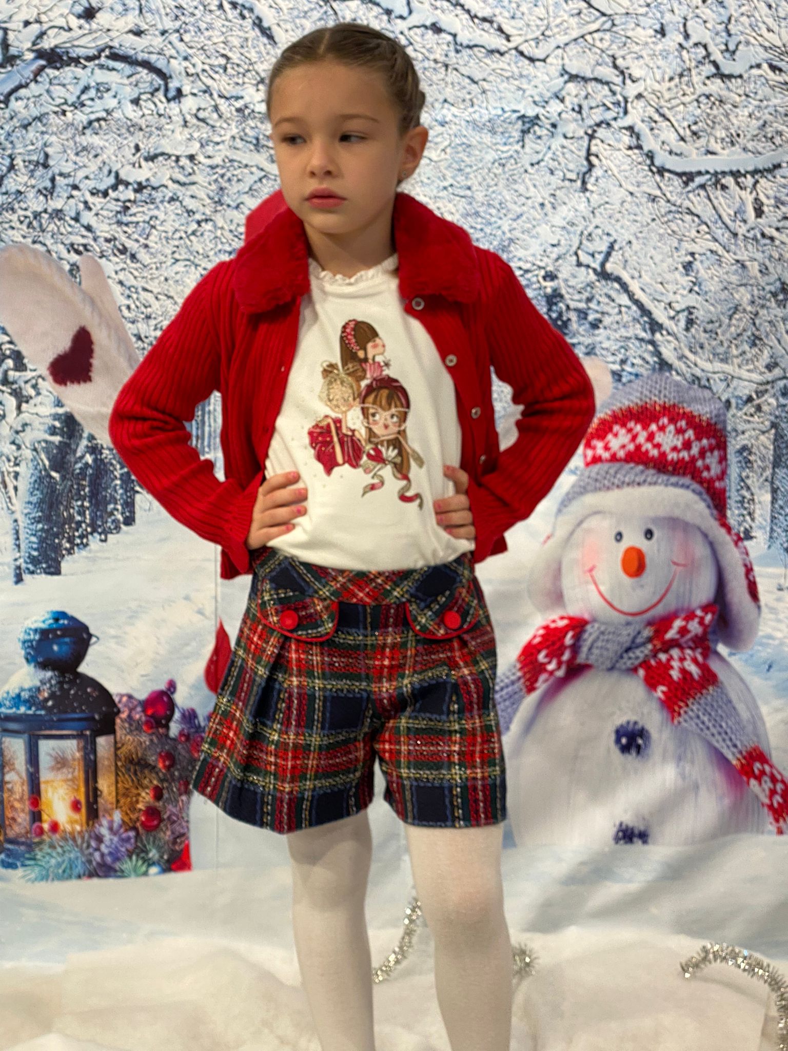 Completo MAYORAL per bambina con cardigan rosso, t-shirt e pantagonna scozzese - immagine 6