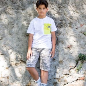 Completo estivo IDO per ragazzo con maglietta bianca e pantalone verde militare camouflage