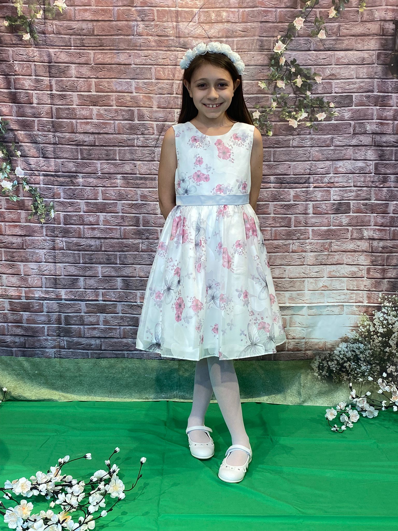 Abito cerimonia HAPPY GIRL per ragazza in chiffon color bianco in fantasia floreale fuxia con farfalle - immagine 4