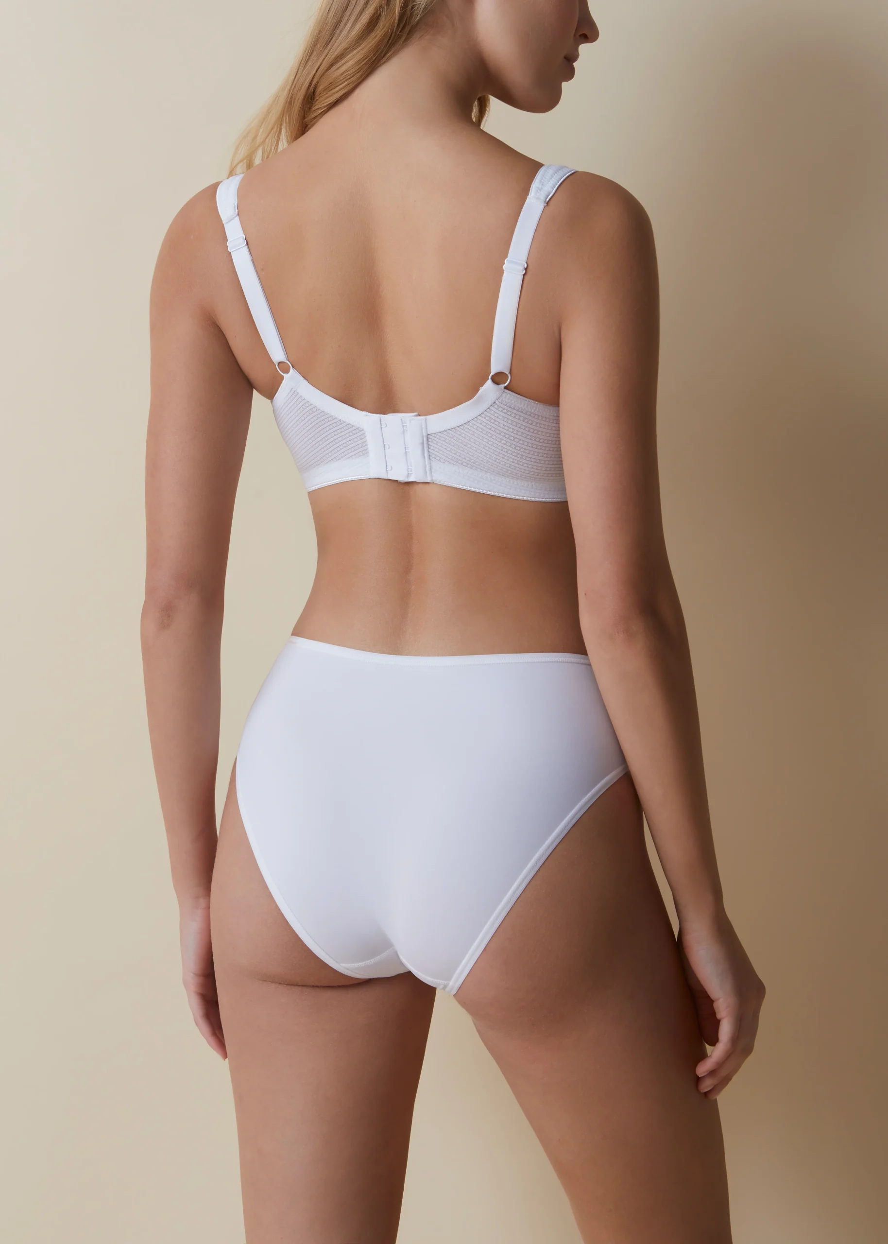 Reggiseno senza ferretto e senza imbottitura con coppe decorate in pizzo e spalline larghe comfort - immagine 5