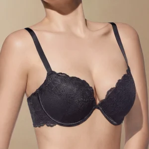 Reggiseno con ferretto e coppe push up ricamate in pizzo