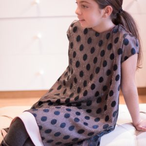 Abito  per ragazza color nero e rosa antico con sovrapposizione di tulle a pois neri