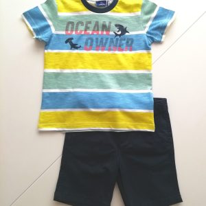 Completo CHICCO con t-shirt tema squali+ pantaloncino blu in abbinamento