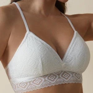 Bralette in pizzo senza ferretto con coppe imbottite e dettaglio sulla schiena