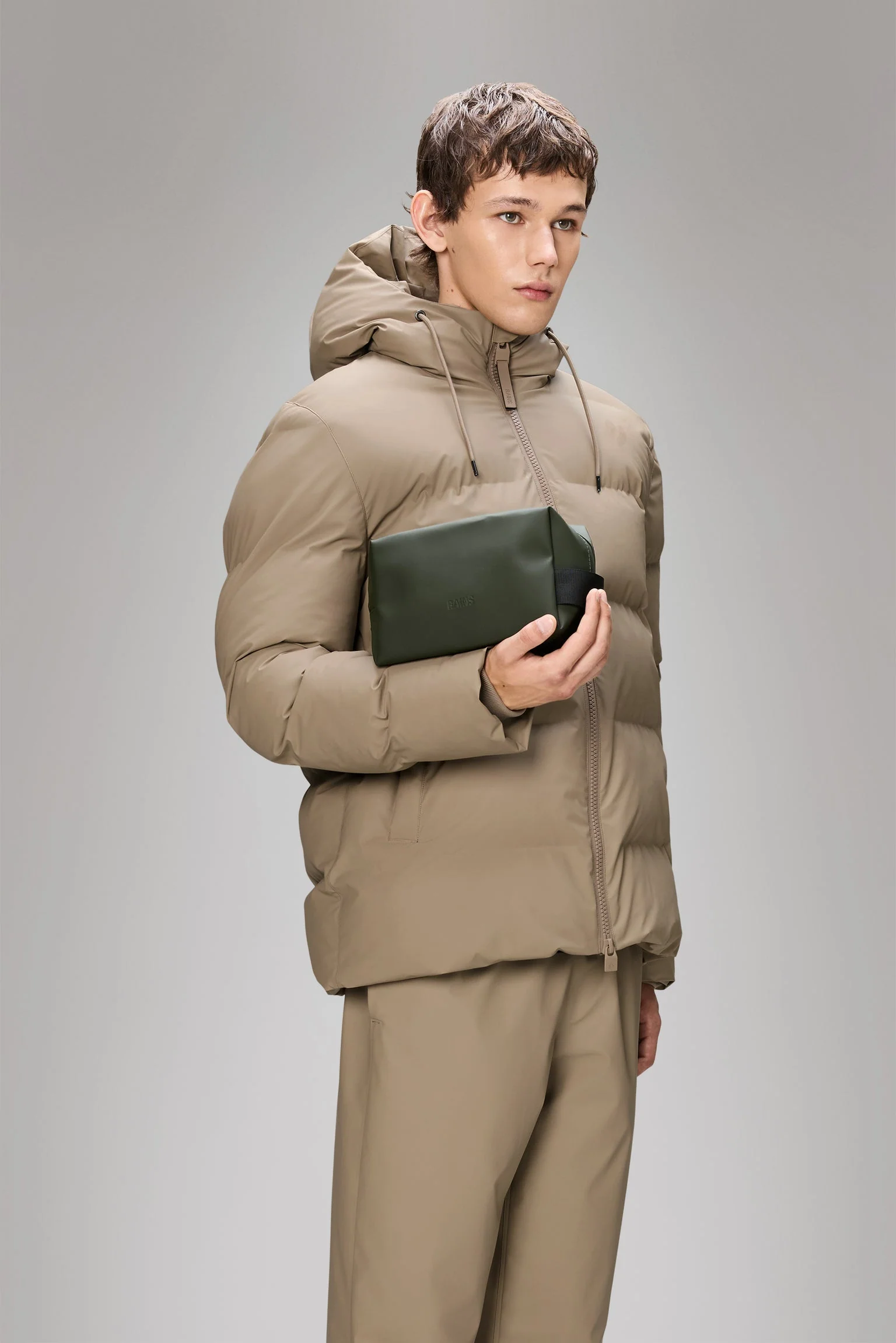 Rains uomo pochette wash bag small RA15580 I25 Green - immagine 3