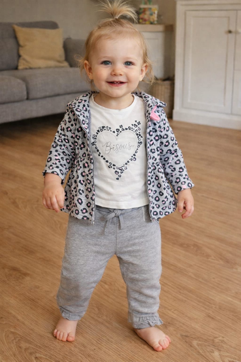 Completo 3 pezzi CHICCO invernale con felpa grigia animalier, t-shirt e pantaloncino grigio abbinato - immagine 2